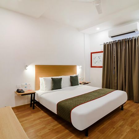 Oyo Townhouse 091 Nungambakkam Hotel Chennai Exterior photo