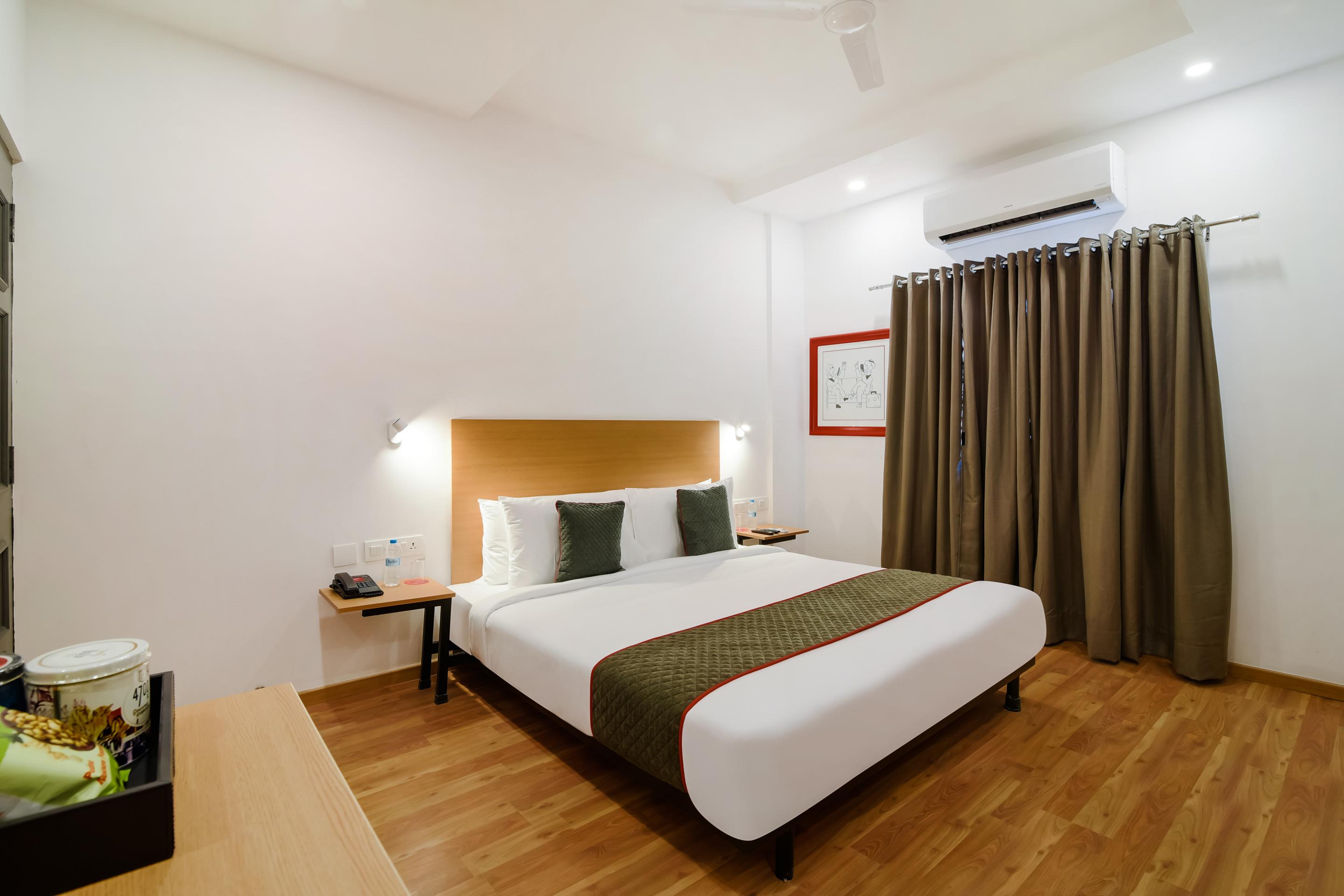 Oyo Townhouse 091 Nungambakkam Hotel Chennai Exterior photo