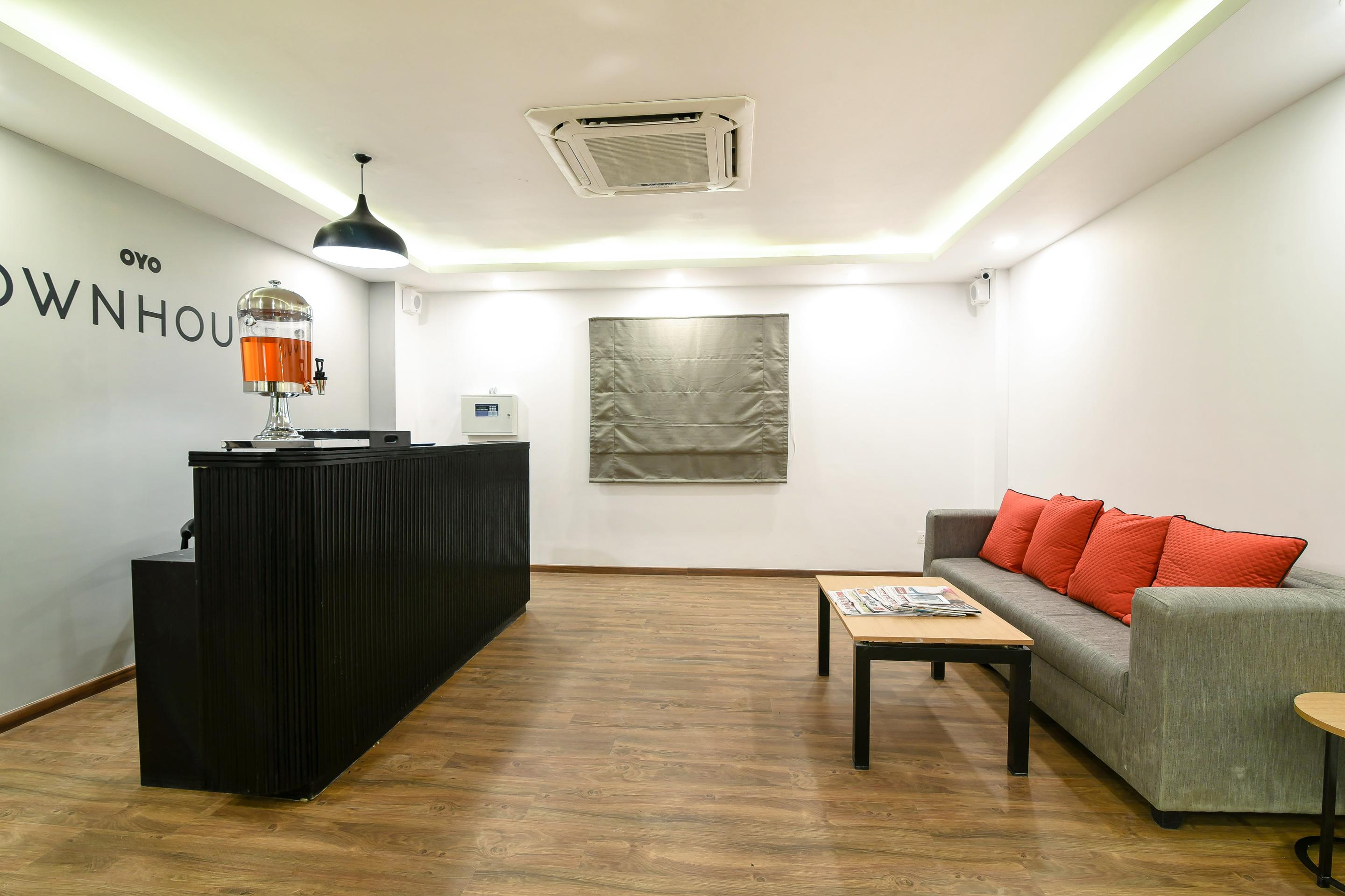 Oyo Townhouse 091 Nungambakkam Hotel Chennai Exterior photo